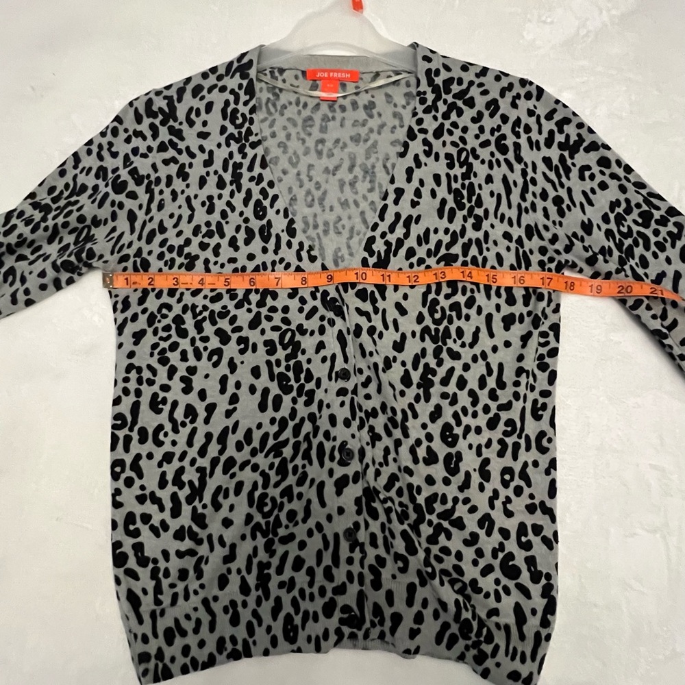 Gray Animal Print Sweater - Picture 4 of 8